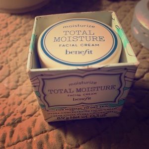 Benifit face mosturizer